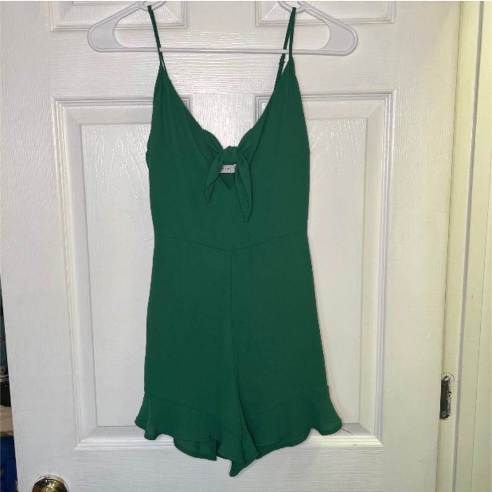 Green Romper with tie front keyhole and ruffled edges | NWT small
